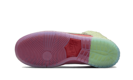 Nike Nike SB Dunk High Pro QS Strawberry Cough - CW7093-600