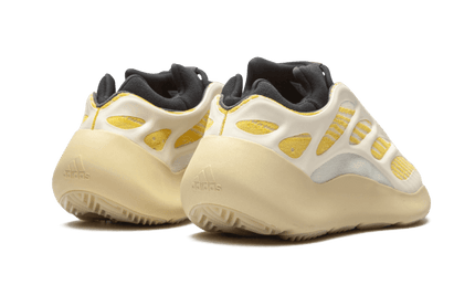 Adidas Adidas Yeezy 700 V3 Safflower - G54853