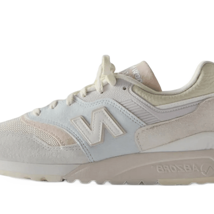 997.5 MiUSA Kith Easter White Ice Blue Peach - U9975KT