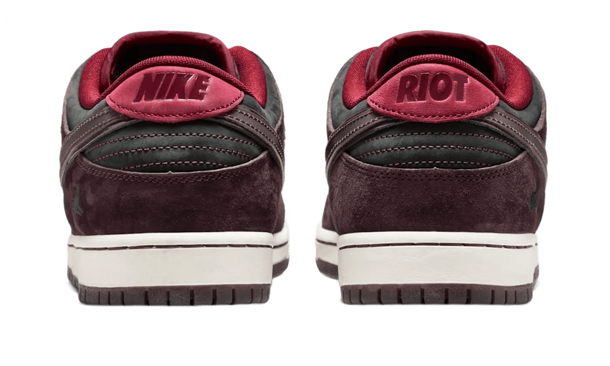 SB Dunk Low Riot Skateshop - FZ1289-200