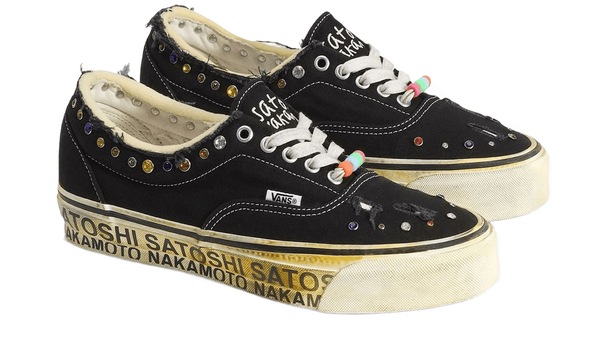 OTW Era 95 Satoshi Nakamoto Round Lucky Charm - VN000EFEBLK